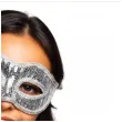 elegancka srebrna maska wenecka z cekinami dodatek do stroju na karnawal