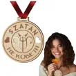 medal dzien kobiet szatan nie kobieta drewniany 72 mm