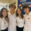 metalowa przypinka z flaga wielka brytania dodatek do stroju na mecz apel do szkoly jezykowej