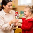 prezent na dzien kobiet dekoracja na lizaka tulipan do przedszkola szkoly pracy 18 cm