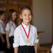 prezent na zakonczenie roku szkolnego drewniany medal ukonczenie 2 klasy upominek