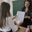 prezent personalizowany dla nauczyciela na zakonczenie roku dzien edukacji swiadectwo szkolne
