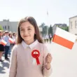 swieto 11 listopada kotylion narodowy z godlem polska bialo czerwony godan